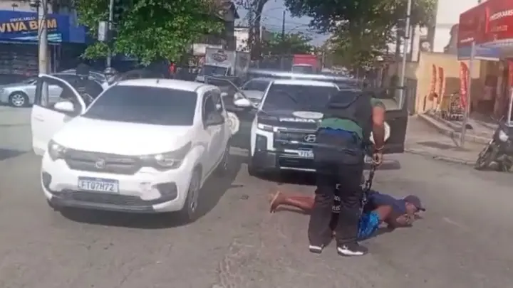 Integrantes do TCP são presos com carro clonado e munições no RJ