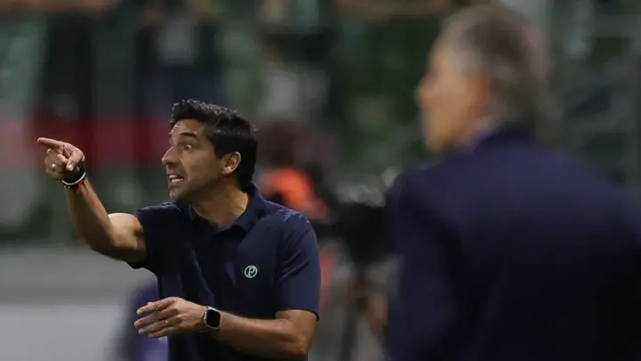 Abel diz que faltou eficácia ao Palmeiras e que expulsão foi rigorosa