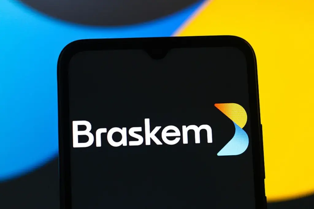 Ações da Braskem caem na Bolsa com pedido de recuperação extrajudicial