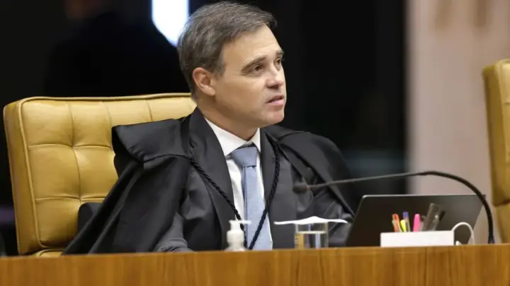 Mendonça manda remover vídeo com deepfake de Flávio ao lado de Vorcaro