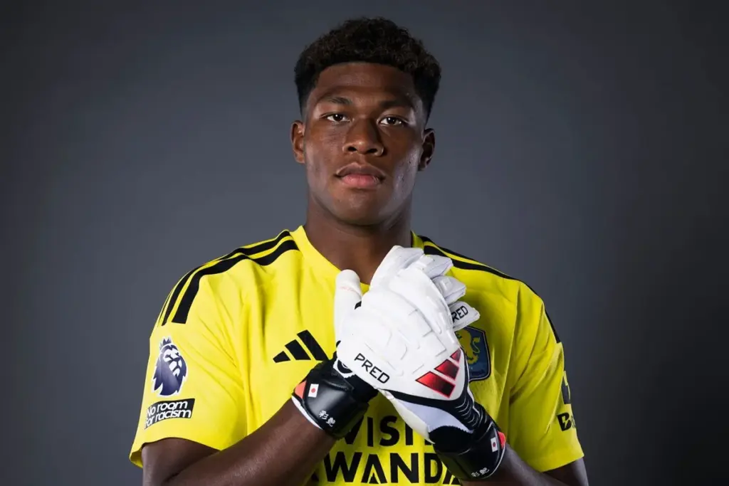 Aston Villa anuncia Suzuki, goleiro japonês destaque da Copa do Mundo