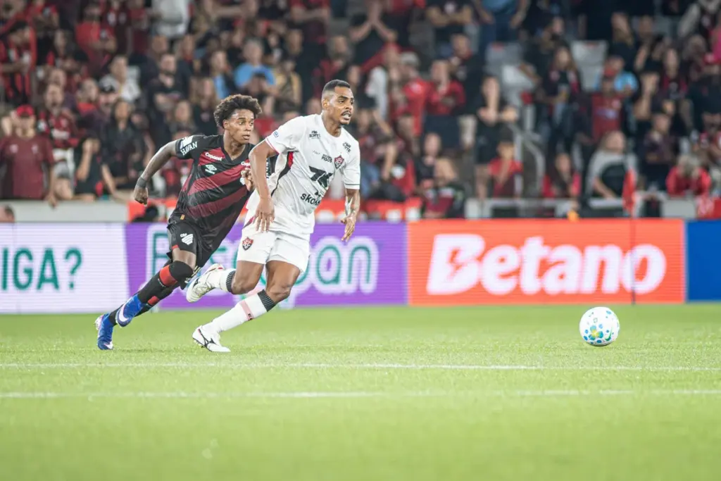 Athletico-PR x Vitória encerram ida das oitavas da Copa do Brasil