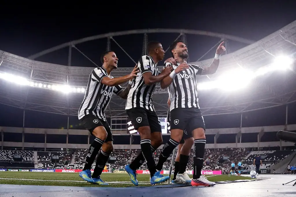 Botafogo x Athletico-PR: saiba onde assistir ao duelo pelo Brasileirão
