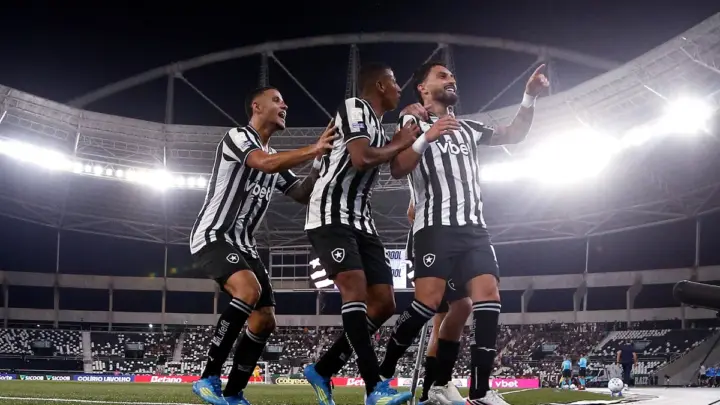 Botafogo x Athletico-PR: saiba onde assistir ao duelo pelo Brasileirão
