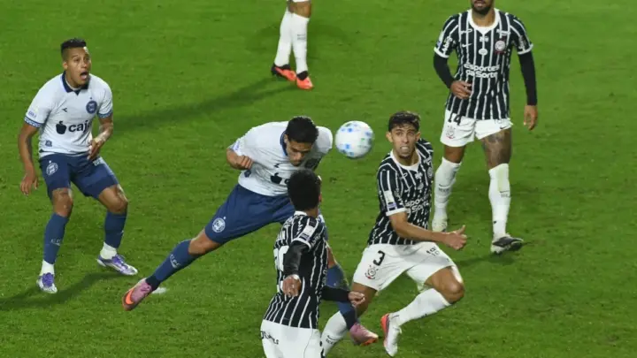 Brasileirão: Coritiba derrota o Corinthians no Couto Pereira