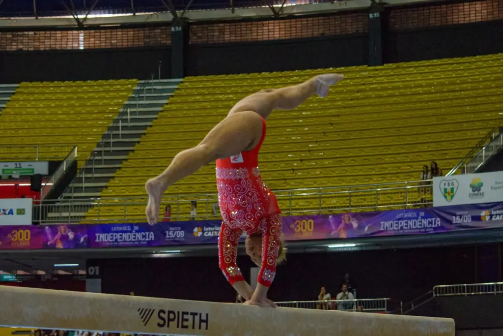 Brasileiro de Ginástica: Flávia Saraiva brilha e é campeã na trave