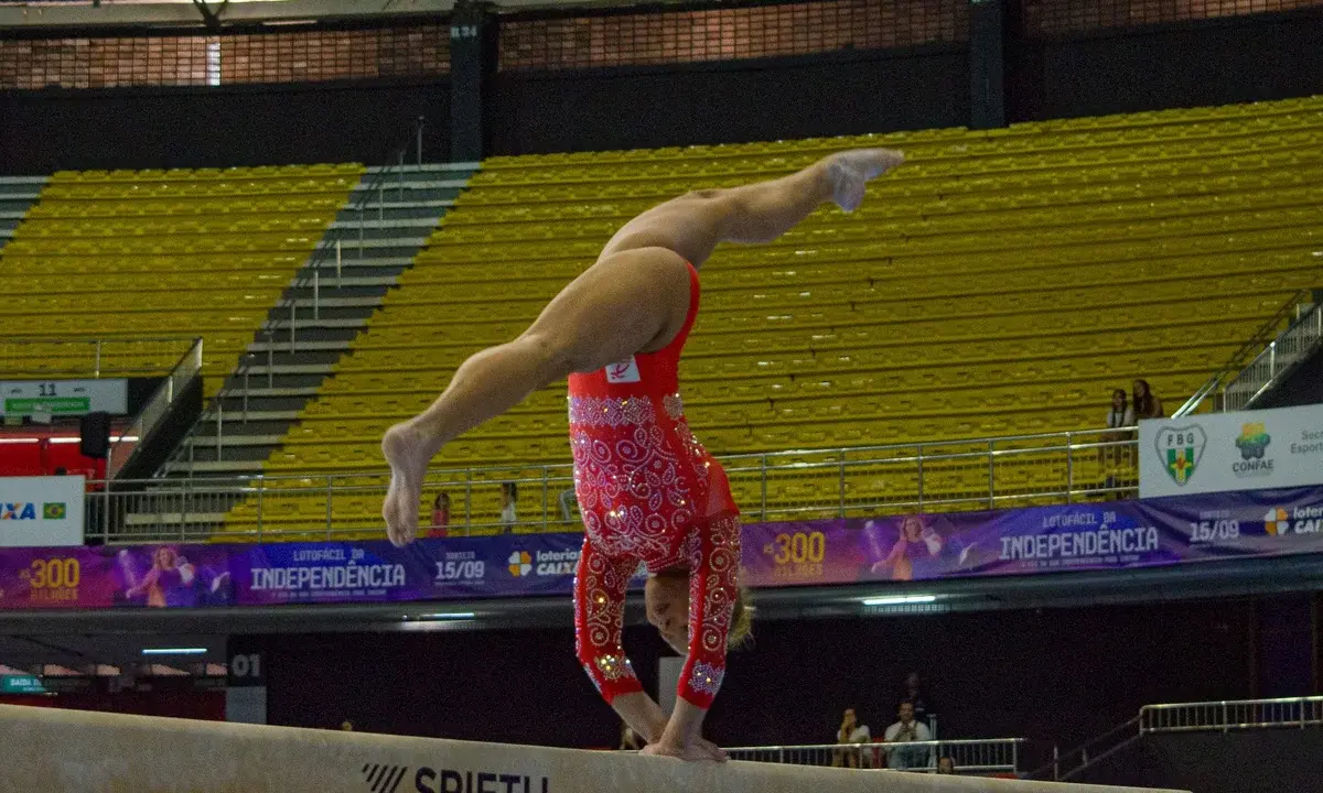 Brasileiro de Ginástica: Flávia Saraiva brilha e é campeã na trave