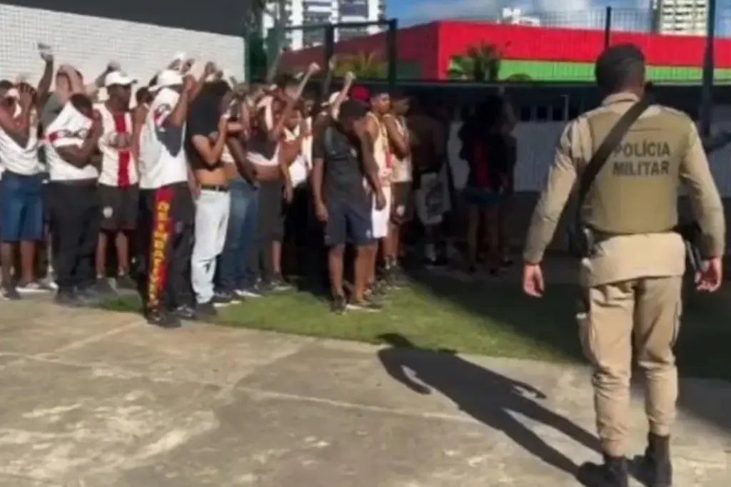 Briga entre torcidas de Bahia e Vitória deixa um morto e seis presos
