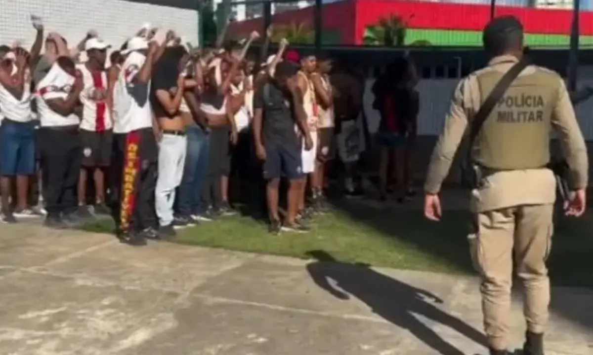 Briga entre torcidas de Bahia e Vitória deixa um morto e seis presos