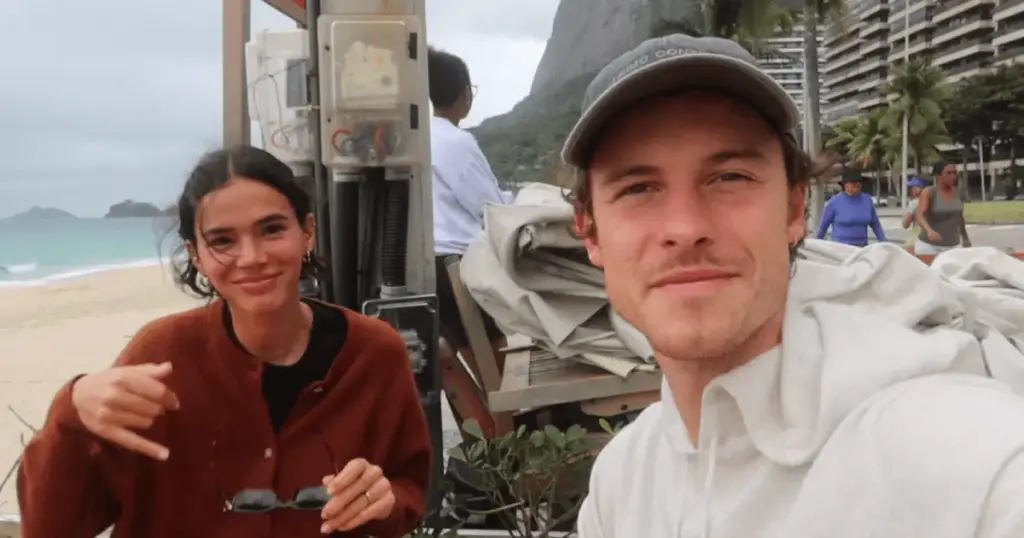 Bruna Marquezine e Shawn Mendes surgem dançando em vlog da irmã do cantor