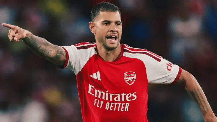 Bruno Guimarães faz de pênalti pelo Arsenal após eliminação do Brasil