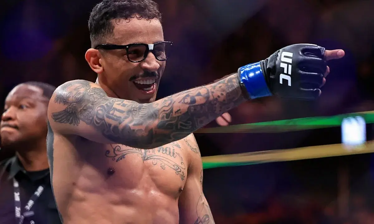 Carlos Prates desafia Makhachev e promete que vai nocautear o russo