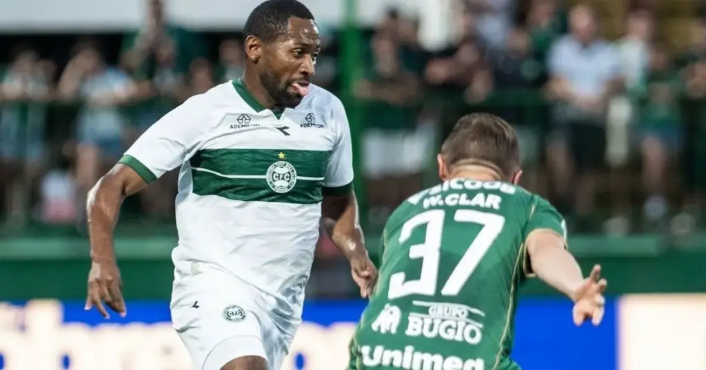 Em crise no Couto, Coritiba recebe a virtual rebaixada Chapecoense