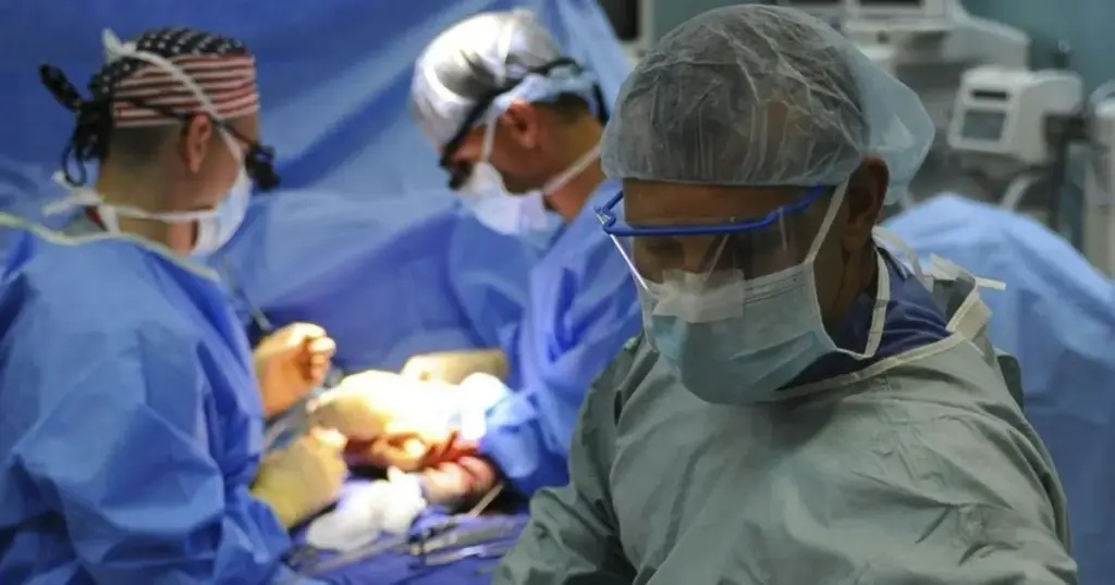Especialistas explicam ao Dr. Kalil redução de riscos em cirurgias com IA