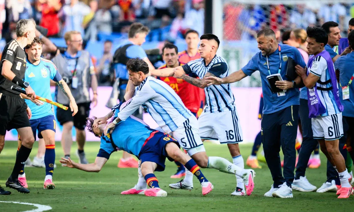 Copa do Mundo: com Paredes suspenso por 10 jogos, Fifa anuncia sanções