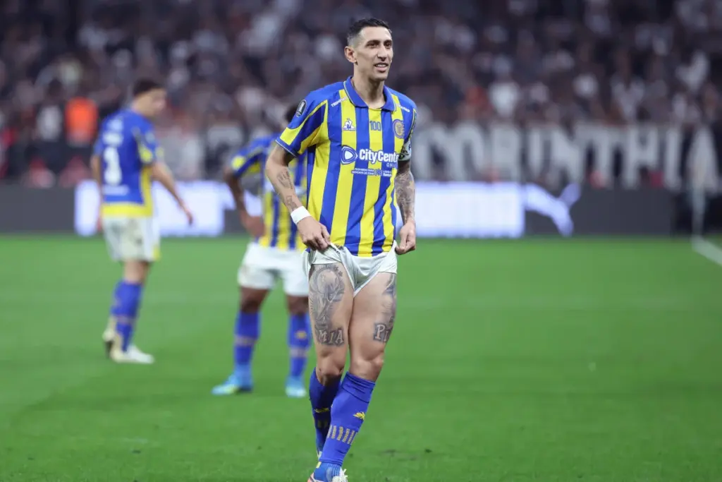 Di María provoca Corinthians ao exibir tatuagem do título da Copa