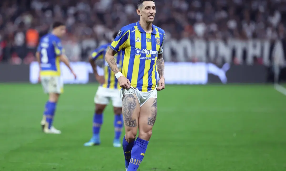 Di María provoca Corinthians ao exibir tatuagem do título da Copa