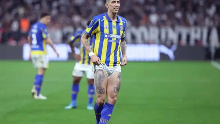 Di María provoca Corinthians ao exibir tatuagem do título da Copa