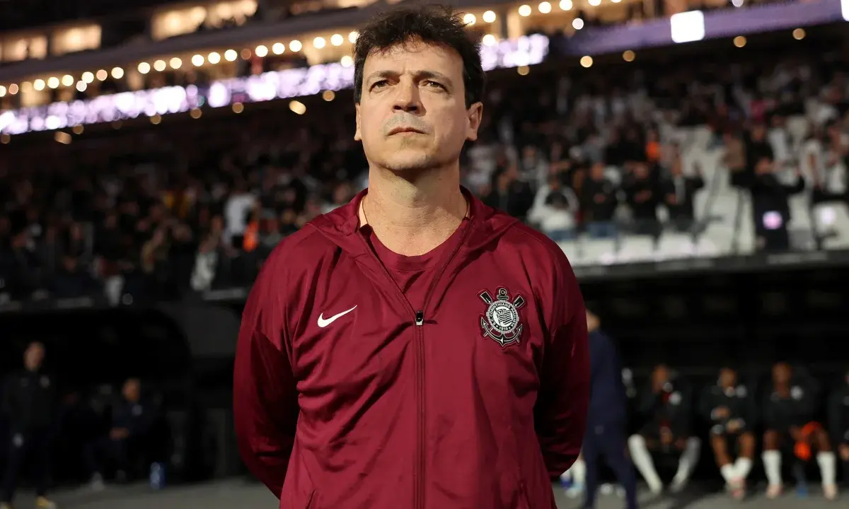 Diniz destaca atuação do Corinthians mesmo com salário atrasado