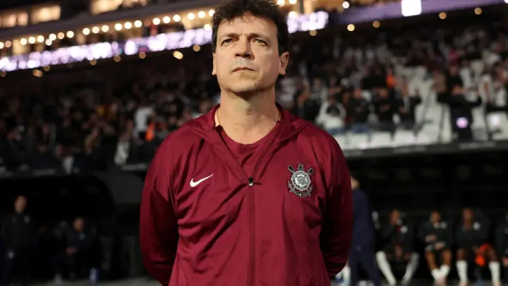 Diniz destaca atuação do Corinthians mesmo com salário atrasado