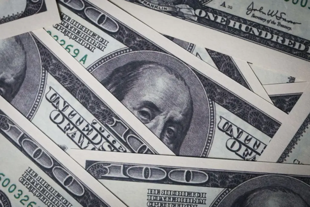 Dólar cai a R$ 5,17 e Bolsa interrompe série de 11 quedas seguidas