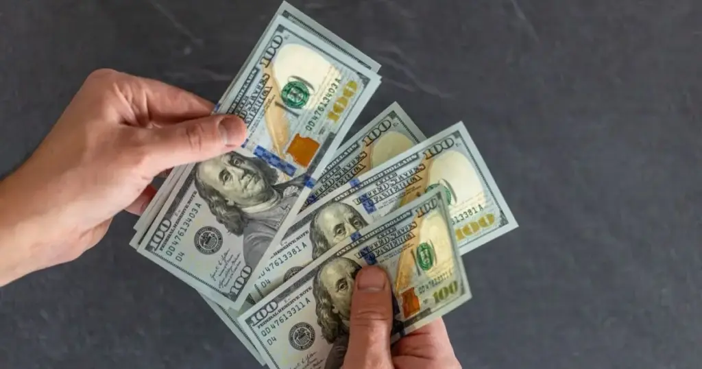 Variação do dólar: como impacta sua vida financeira