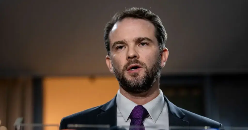 Jabutis no PLP dos combustíveis economiza R$ 10 bi em 2027, diz Durigan