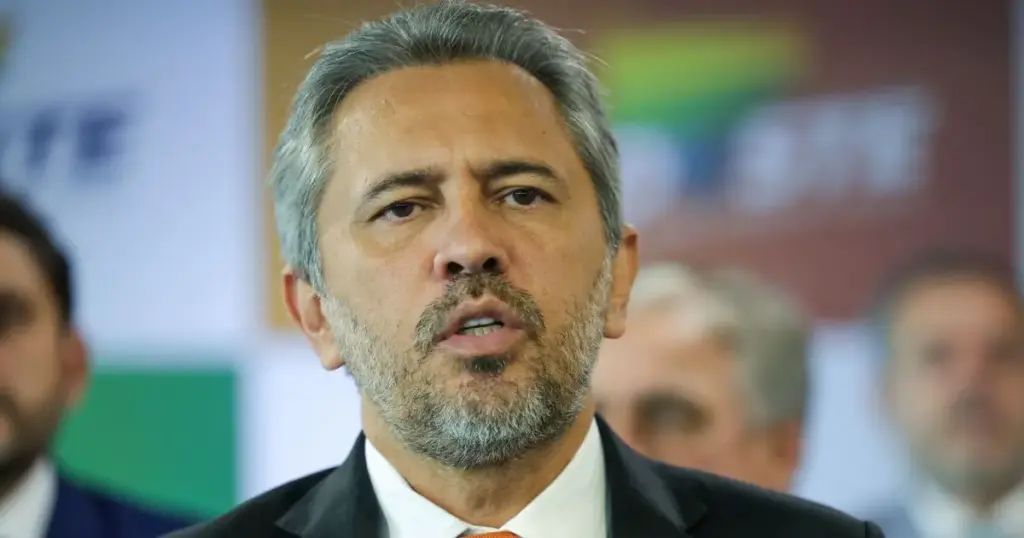 Real Time/CE: Elmano é aprovado por 58% dos eleitores; 39% desaprovam