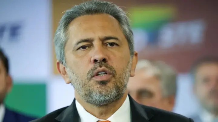 Real Time/CE: Elmano é aprovado por 58% dos eleitores; 39% desaprovam