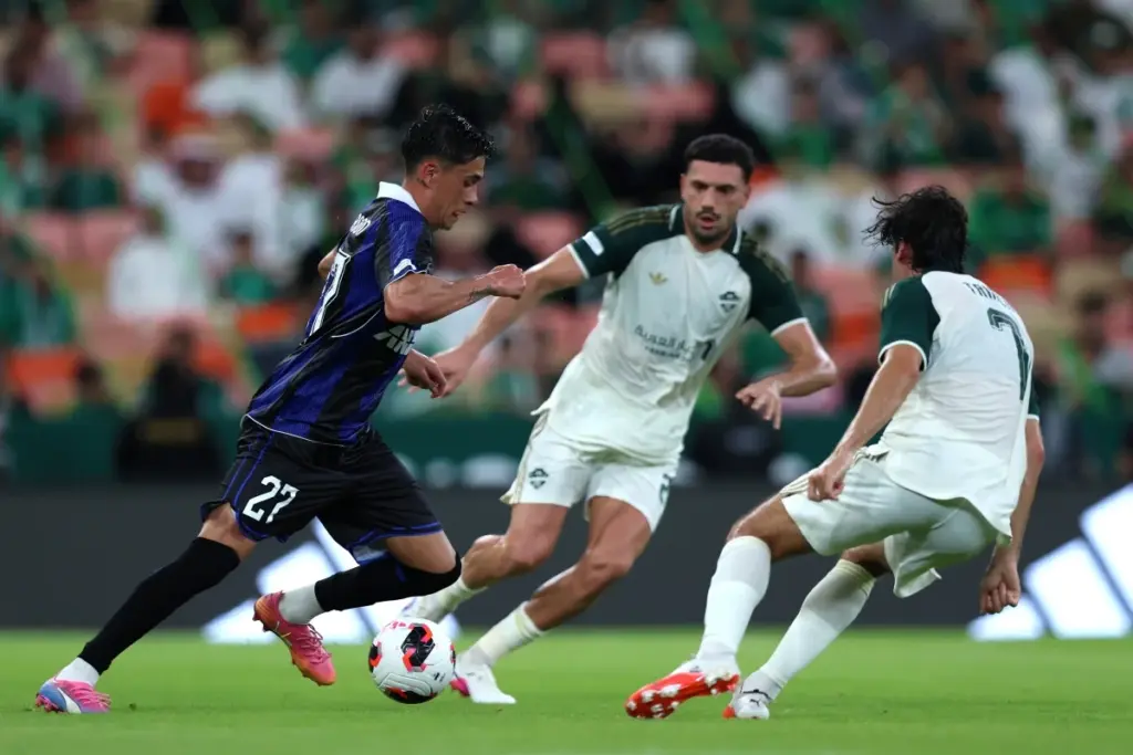 Em Jeddah, Al-Ahli vence Auckland e avança na Copa Intercontinental