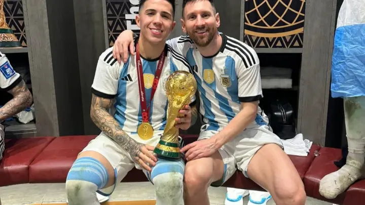 Enzo Fernández relembra sonho de jogar com Messi em carta de despedida