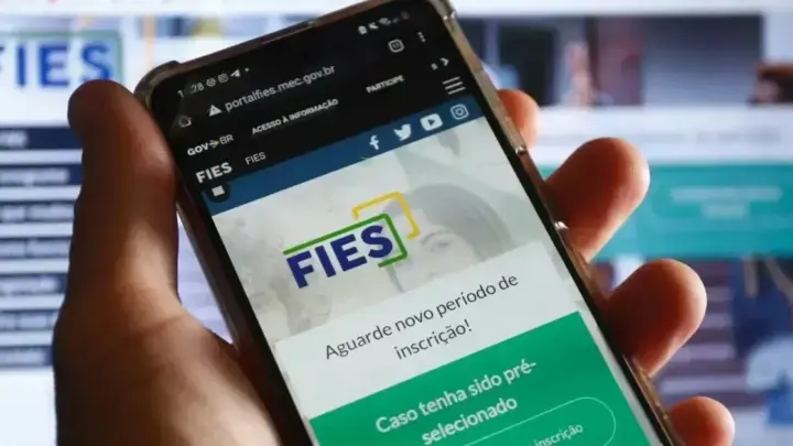 Estudantes devem concluir cadastro do Fies até esta terça (4); saiba como