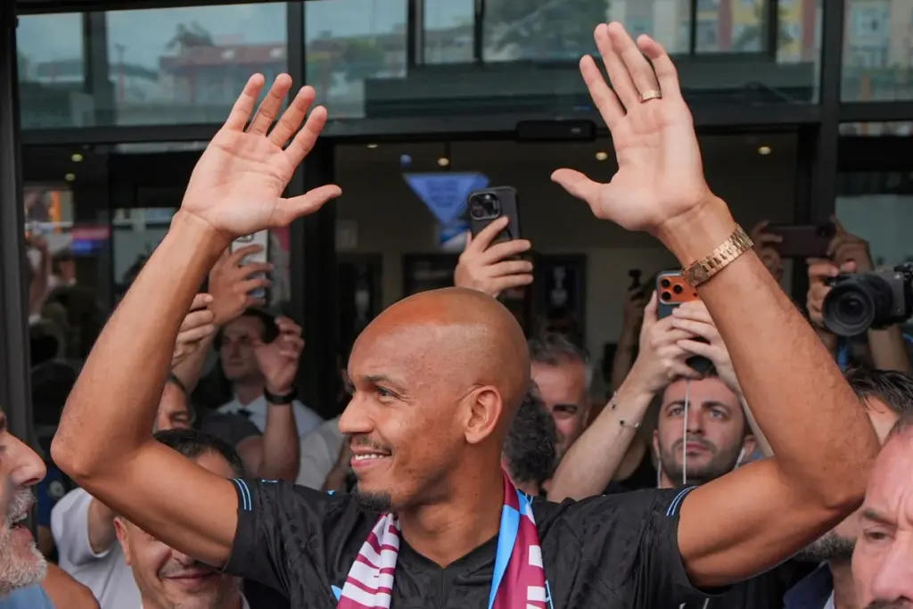Fabinho é anunciado como novo reforço do Trabzonspor, time de Salah