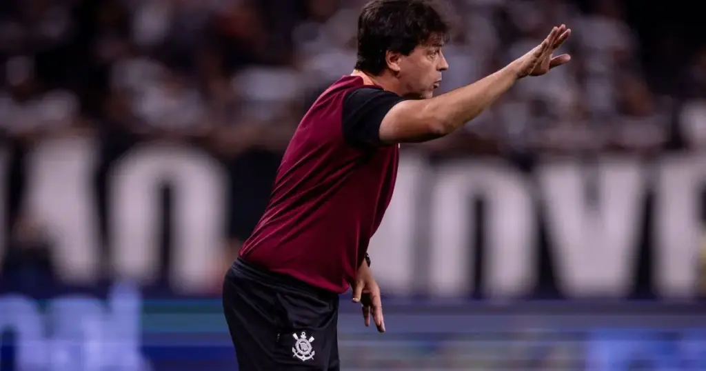 Fernando Diniz é direto sobre renovação do Memphis Depay com Corinthians