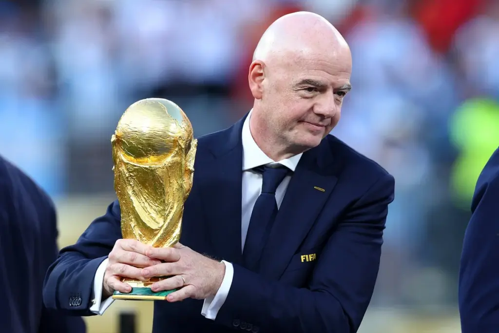 Fifa: Infantino mostra apoio de federações ao recuar em plano da FFE