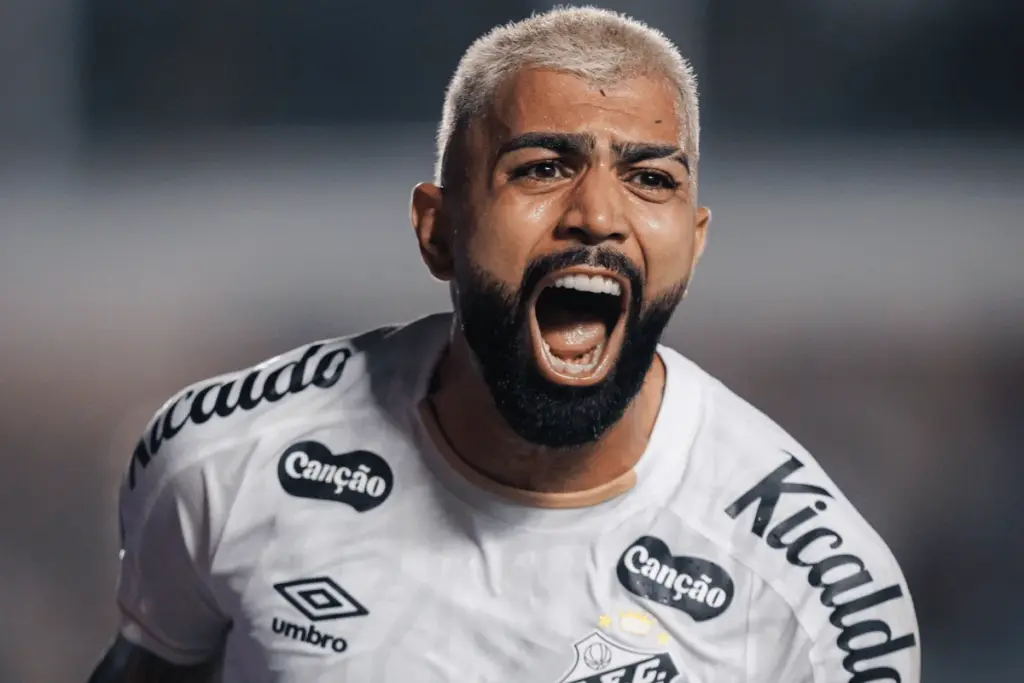 Gabigol comemora marca de 100 gols pelo Santos: "Time do meu coração"