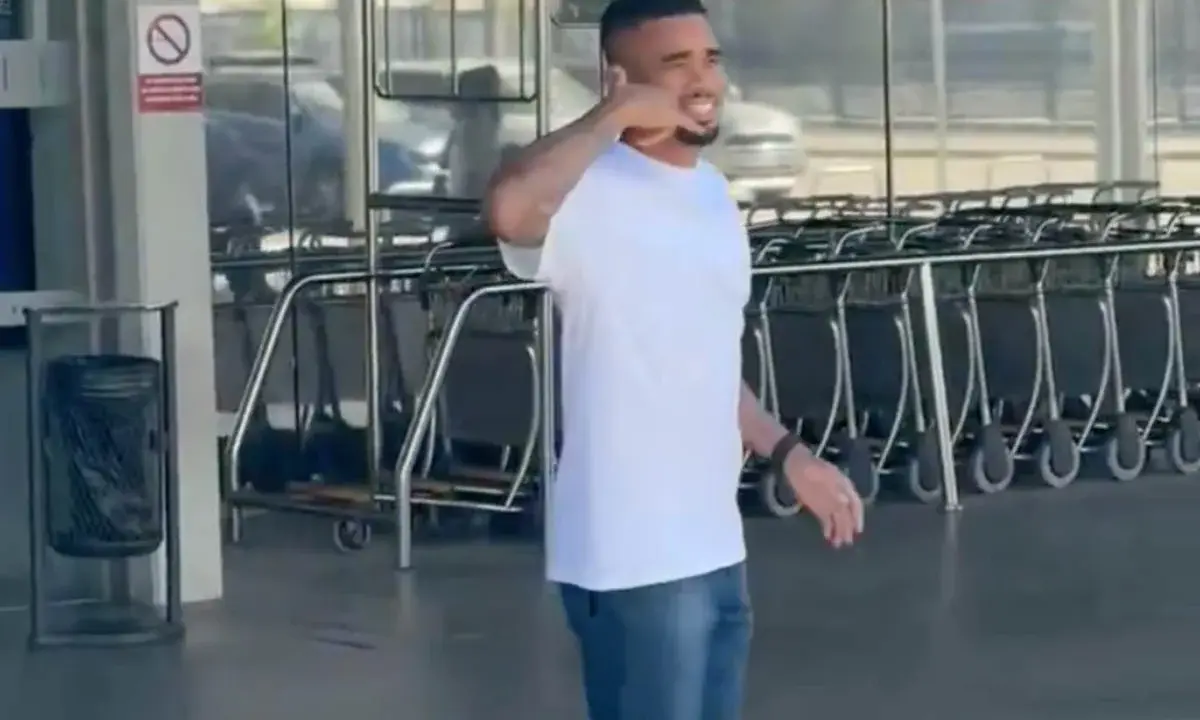 Gabriel Jesus chega à Espanha para assinar com o Barcelona