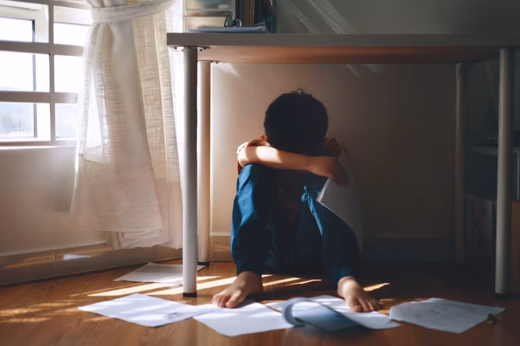 Não grite com seu filho por ele não querer ir à escola