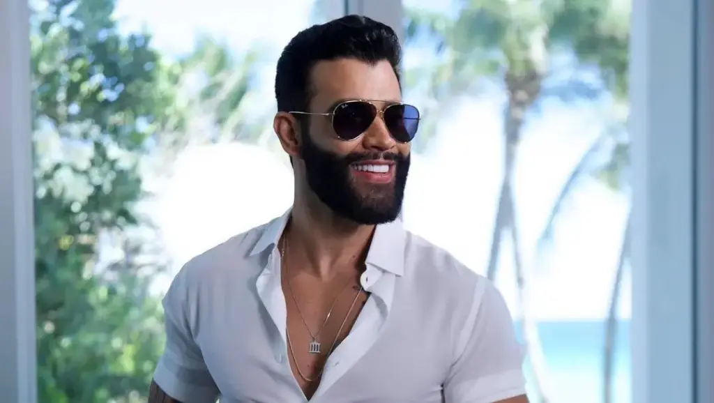 Justiça manda Gusttavo Lima pagar R$ 148 mil por expor telefone em música