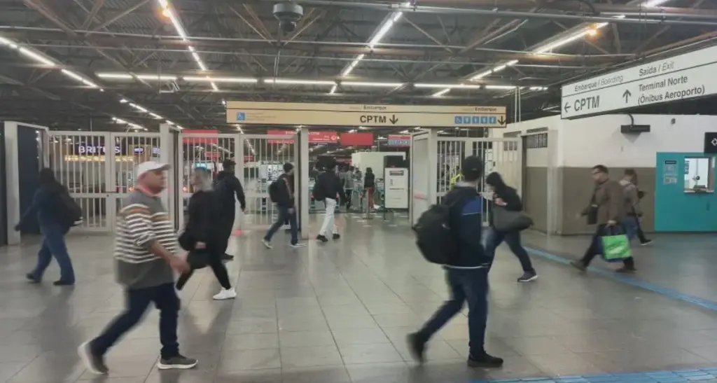 Greve na CPTM começa e linhas amanhecem com operação parcial nesta terça
