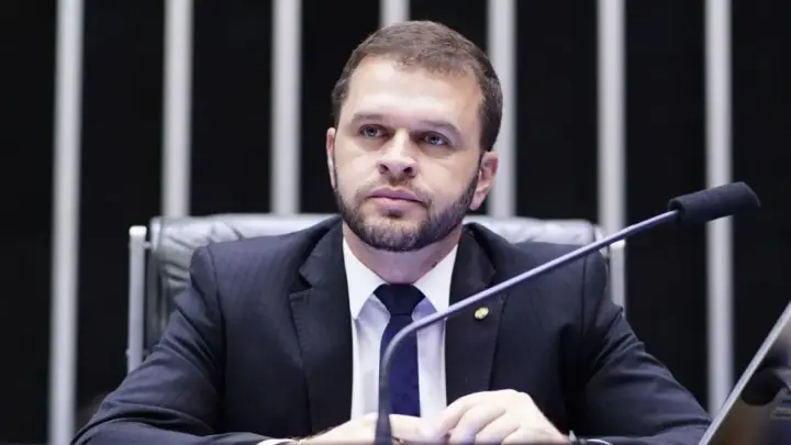 Charlles Evangelista deixa cargo de vice na chapa de Flávio Roscoe