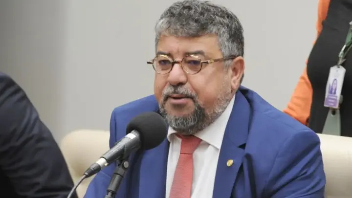 Vice do PT diz que Lulinha vive em “condições precárias” na Espanha