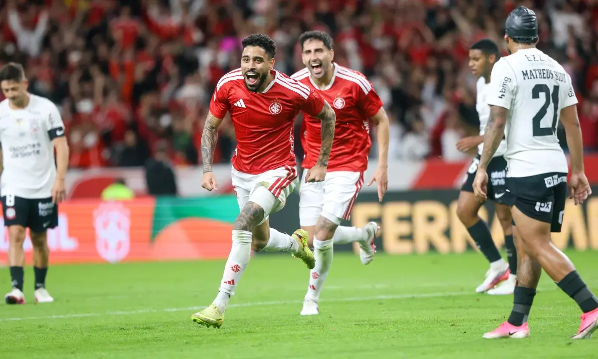 Internacional domina o Corinthians e vence na Copa do Brasil por 2 x 0