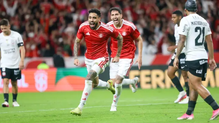 Internacional domina o Corinthians e vence na Copa do Brasil por 2 x 0