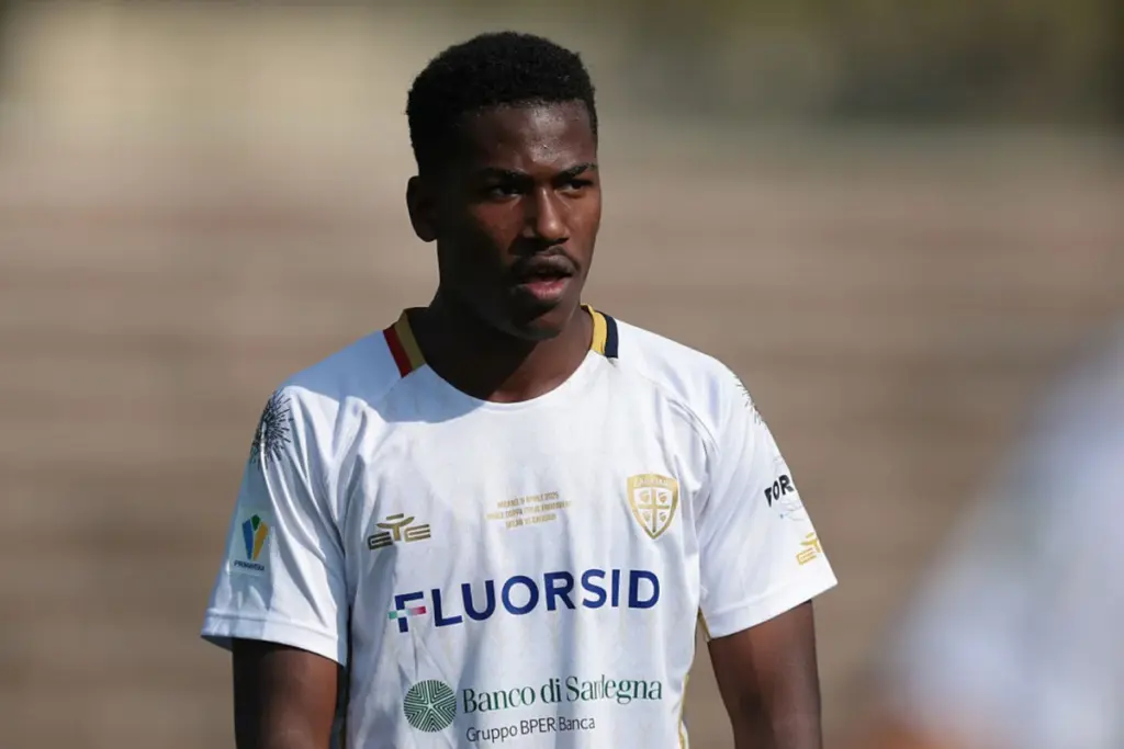 Jogador do Cagliari é internado na UTI após se afogar em piscina