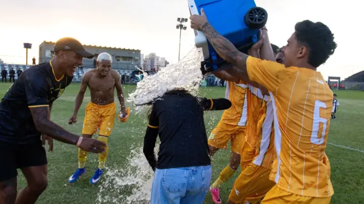 Jogadores comemoram título do Brasiliense no Candangão Sub-20