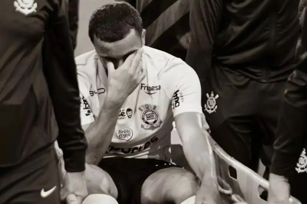 Labyad desabafa nas redes sociais após lesão: "Minha temporada acabou"