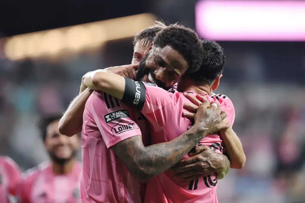 Lembra dele? Micael, ex-Palmeiras, faz gol com assistência de Messi