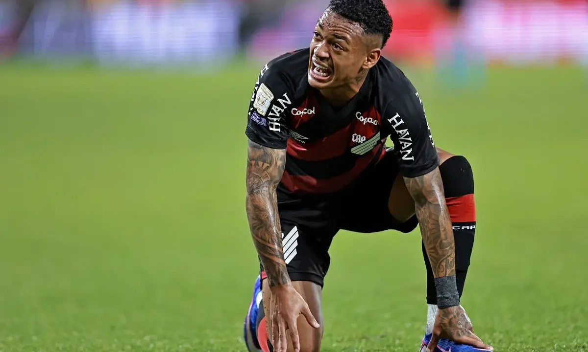 Léo Derik, do Athletico, é condenado a 13 anos de prisão por estupro