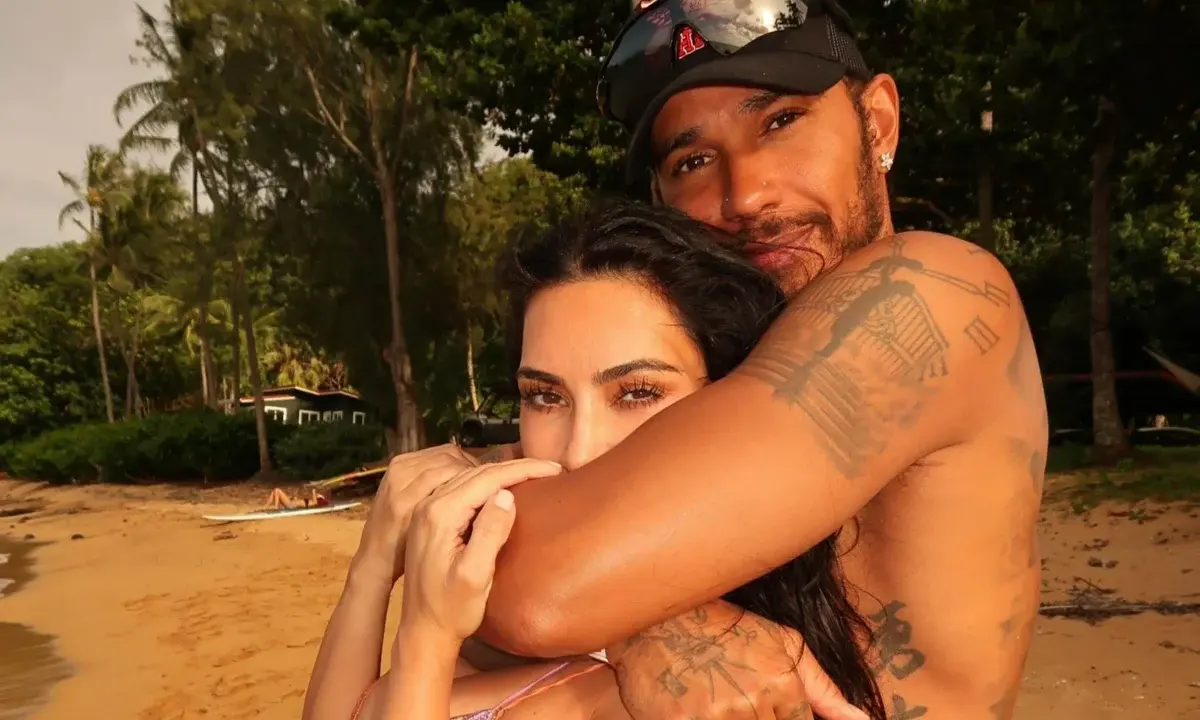 Lewis Hamilton e Kim Kardashian mostram momentos de intimidade na web